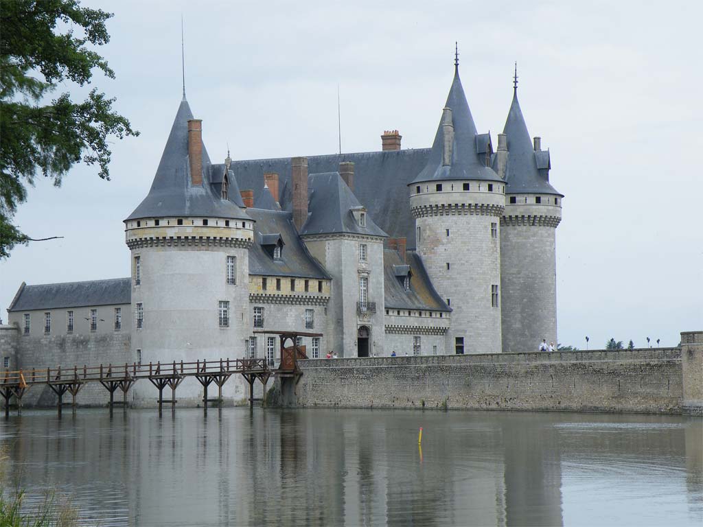 chateau de sully sur loire